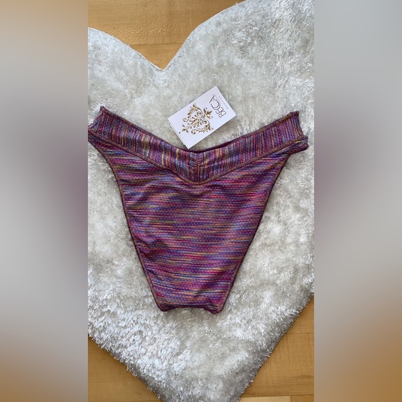 BECCA
Mosaic High-Leg Hipster Briefs - Picture 9 of 10